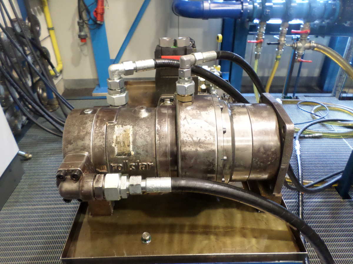 Rollstar motor AMR 160 Repair test Rollstar AMR 160 reductiekast hydraulische motor